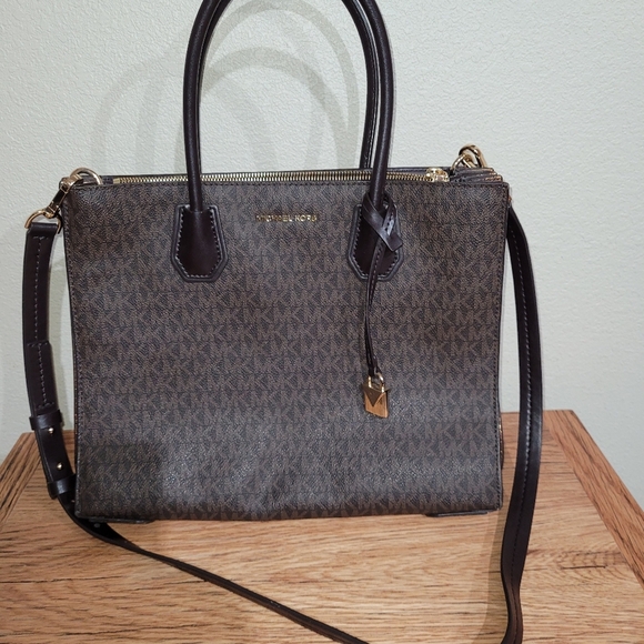 Handbags - Michael Kors Metallic Signature Accordion Mercer Tote